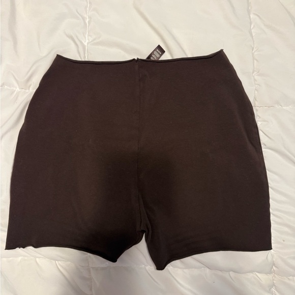 Skims Raw Edge Shorts | Espresso | Size Medium | Limited Edition - Picture 5 of 7